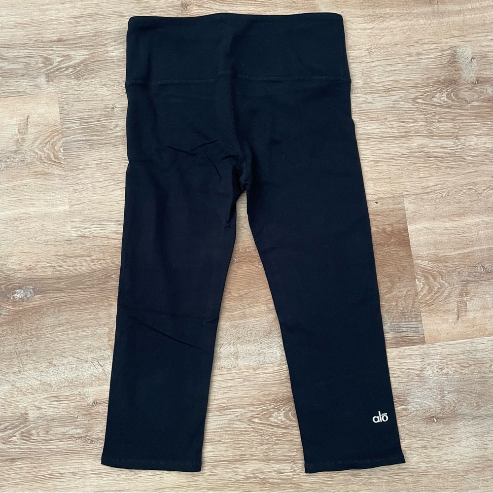 Alo Yoga Basic Black Airbrush Capri- Small - image 4